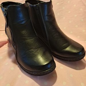 Easy street ankle boots